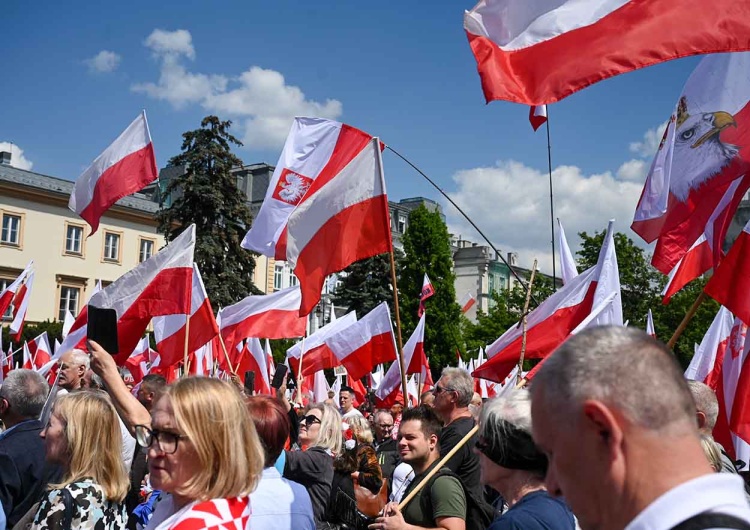 Marsz poparcia dla Karola Nawrockiego Marsze w Warszawie. Jest komunikat policji