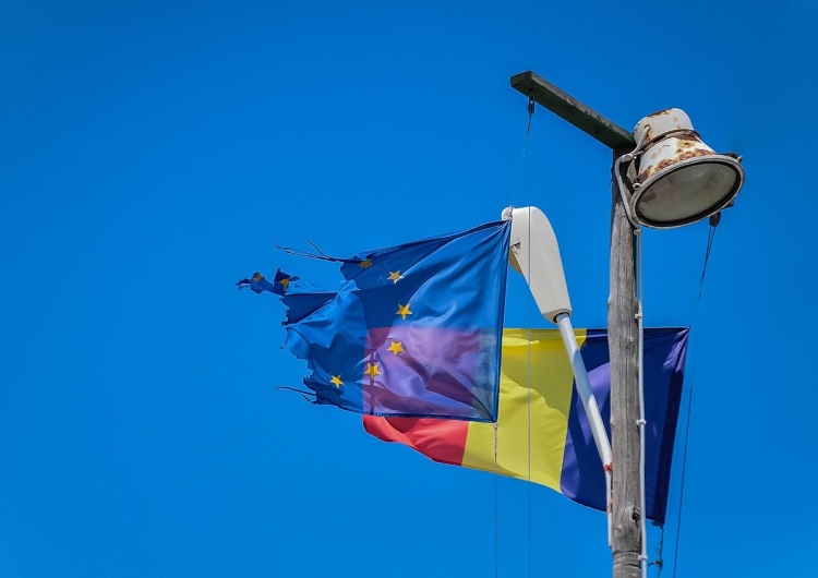 Flaga Rumunii Po wyborach w Rumunii pełną parą rusza projekt cenzury w internecie