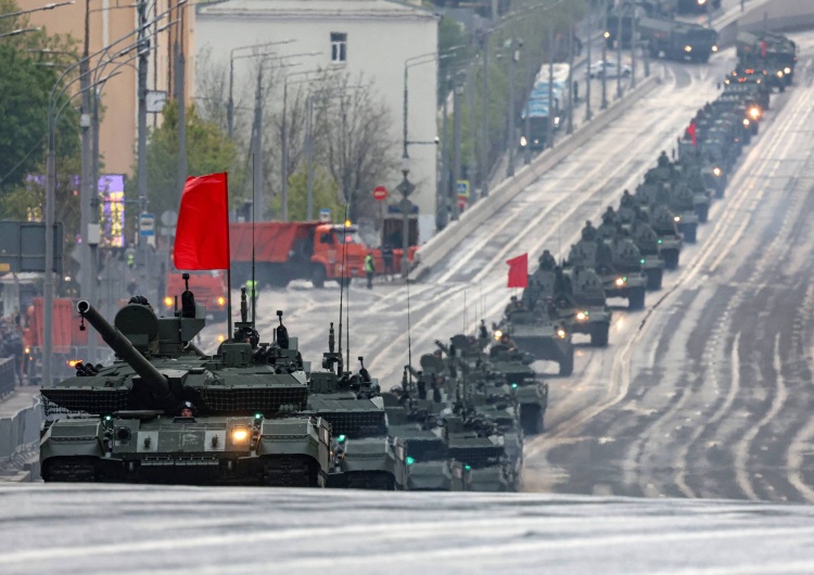 Parada wojskowa w Moskwie, zdjęcie poglądowe Rosja wydała zaskakujący komunikat ws. ćwiczeń wojskowych na Białorusi. Ekspert alarmuje