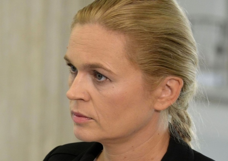 Minister edukacji narodowej Barbara Nowacka Dlaczego Barbara Nowacka nie podała się jeszcze do dymisji?