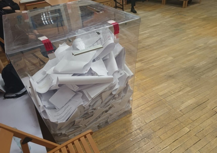 Urna wyborcza, zdjęcie podglądowe Wybory prezydenckie w Polsce. Strach przed trzecią turą