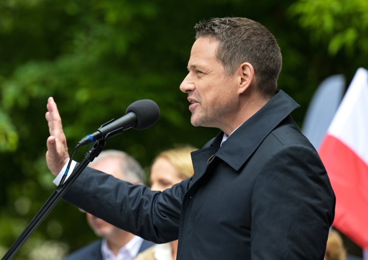 Rafał Trzaskowski Waldemar Krysiak, były aktywista LGBT: Byle nie tęczowy Trzaskowski