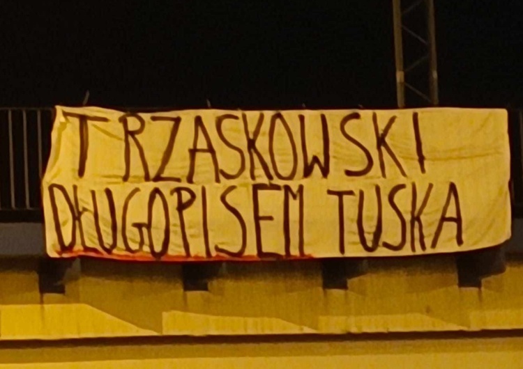 Nieprzychylny Rafałowi Trzaskowskiemu baner wywieszony w Poznaniu Poznański Zorro? Ktoś porozwieszał transparenty