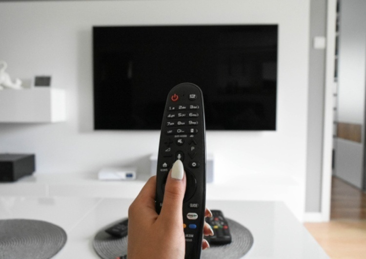 Telewizor / zdjęcie poglądowe Nowy serial przyciąga tłumy widzów. Ta historia trzyma w napięciu