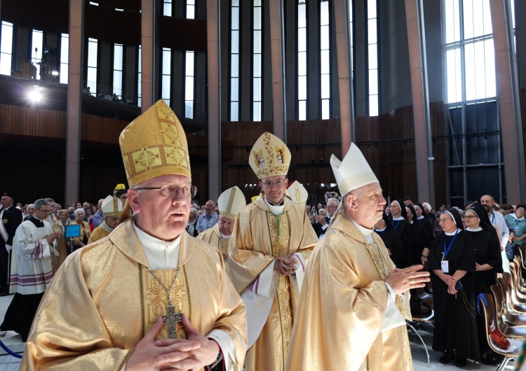 Obchody Święta Dziękczynienia w Świątyni Opatrzności Bożej Obchody Święta Dziękczynienia w Warszawie
