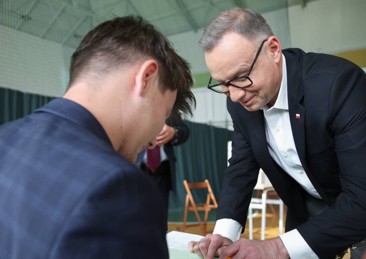 Andrzej Duda, głosowanie w wyborach prezydenckich Wybory prezydenckie. Andrzej Duda wraz z małżonką zagłosowali w Krakowie