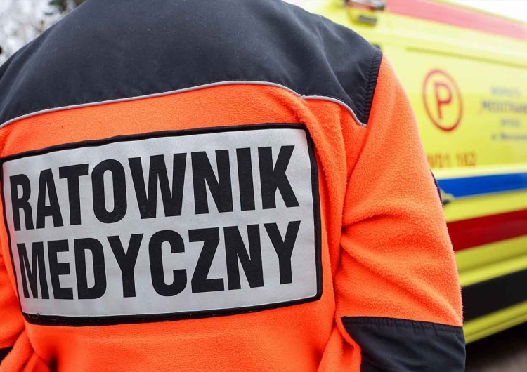 Ratownik medyczny – zdjęcie ilustracyjne Wypadek na festynie z okazji Dnia Dziecka. Koń wpadł w ludzi