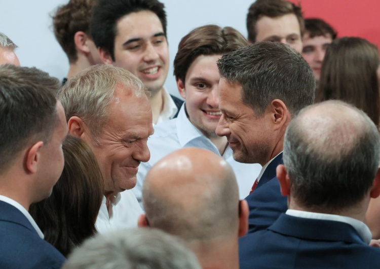 Premier Donald Tusk i Rafał Trzaskowski podczas wieczoru wyborczego Dziennikarka ujawniła kulisy wieczoru wyborczego Rafała Trzaskowskiego