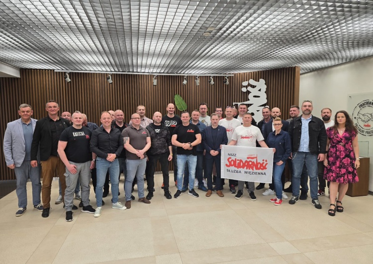 Spotkanie Piotra Dudy z przewodniczącymi Solidarności Służby Więziennej Piotr Duda spotkał się z przewodniczącymi zrzeszonymi w Krajowej Sekcji Służby Więziennej NSZZ