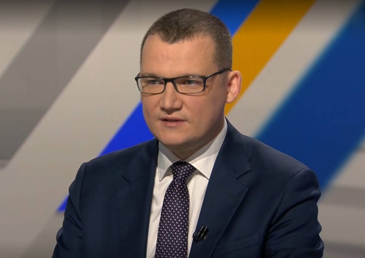 Paweł Szefernaker Paweł Szefernaker rozstrzelał TVN w programie na żywo.