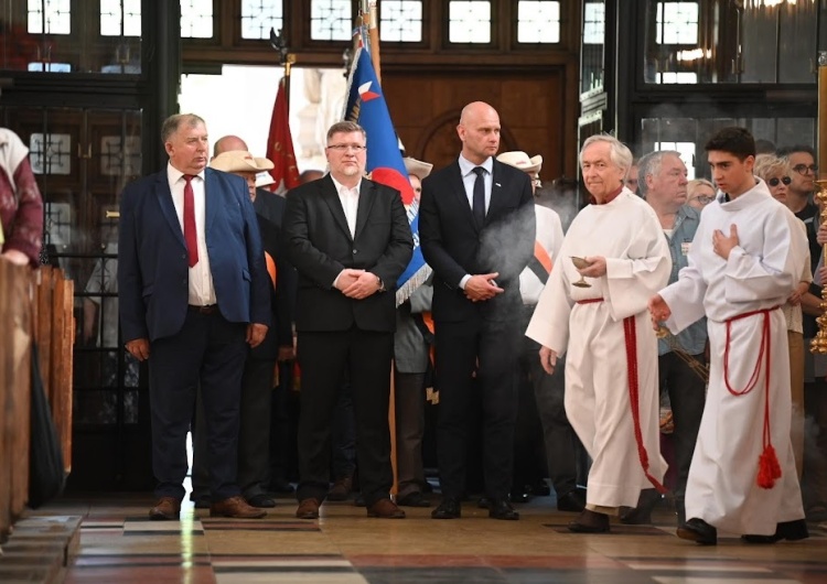 Msza w 15. rocznicę beatyfikacji ks. Jerzego Popiełuszki Solidarność na 15-lecie beatyfikacji bł. ks. Popiełuszki. B. Mickiewicz: Ks. Jerzy czuwa nad Polakami
