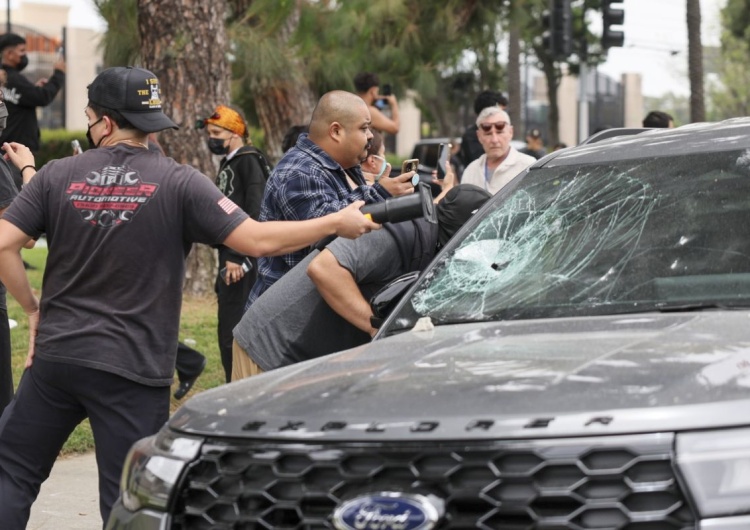 Los Angeles protesty Protesty w Los Angeles po zatrzymaniu imigrantów. Biały Dom wysyła Gwardię Narodową