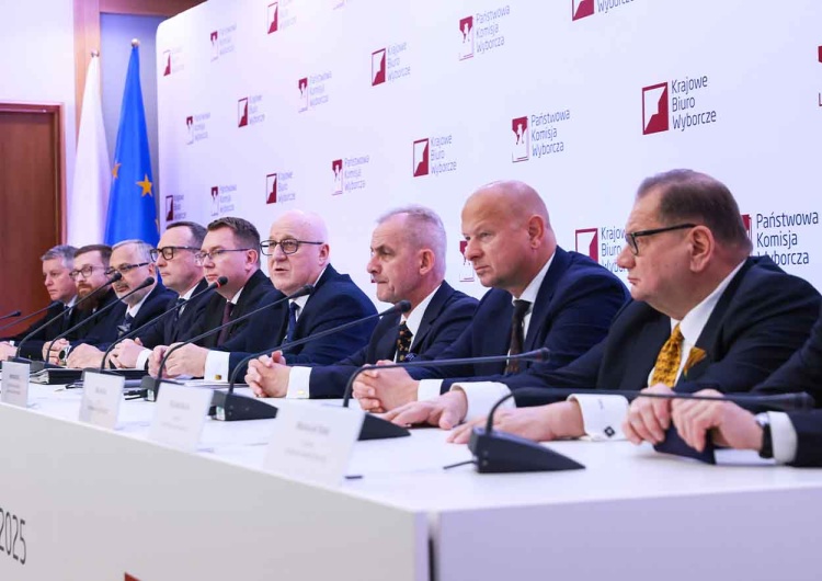W poniedziałek posiedzenie PKW dotyczące wpisów błędnych liczb głosów w protokołach Pomyłka w komisji wyborczej. W poniedziałek posiedzenie PKW