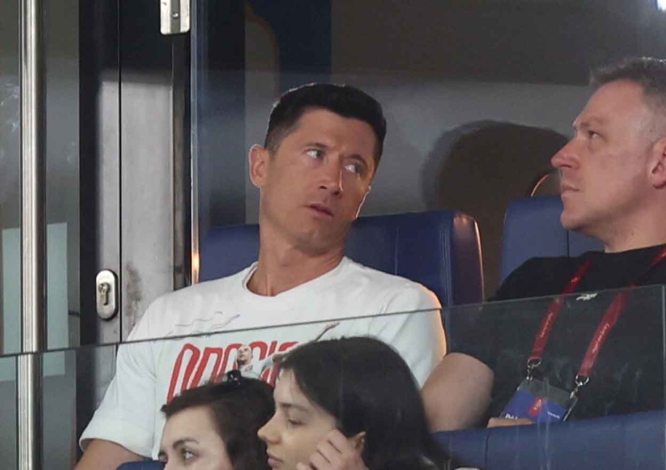 Robert Lewandowski nie będzie już kapitanem reprezentacji Polski Lewandowski traci opaskę kapitana. Szokująca decyzja