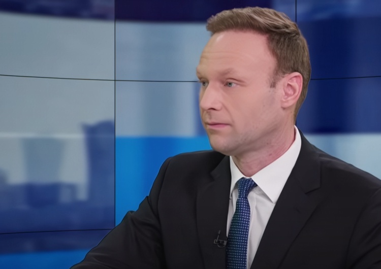 Szef Gabinetu Prezydenta RP Marcin Mastalerek Giertych wzywa do ponownego przeliczenia głosów. Mastalerek: Ta sytuacja ośmiesza rząd Tuska