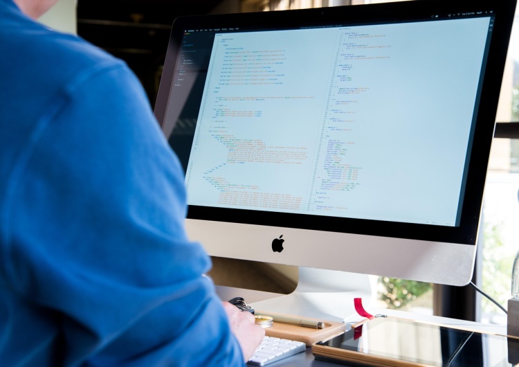 Komputer, programowanie, zdjęcie podglądowe Redaktor naczelny