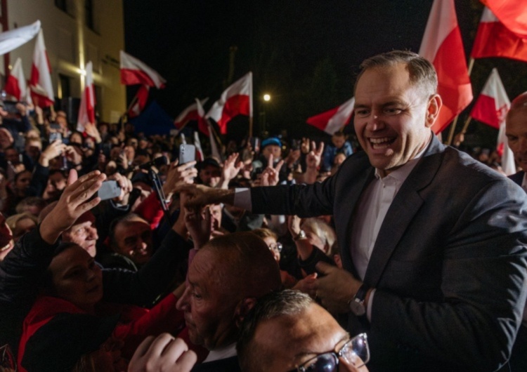 Prezydent-elekt Karol Nawrocki Karol Nawrocki wygrał pojedynek z Trzaskowskim. Ten wieczór wyborczy przeszedł do historii