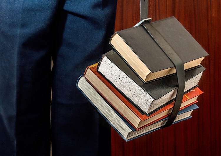 książki/zdjęcie poglądowe Nowa podstawa programowa lekcji religii w szkołach od 2027 roku