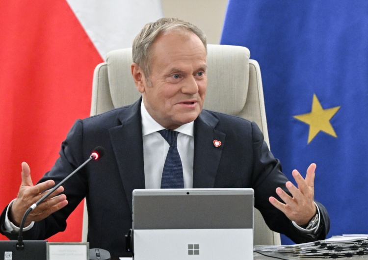 Donald Tusk Czy Tusk powinien podać się do dymisji? Polacy odpowiedzieli [SONDAŻ]