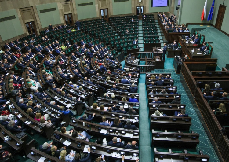 Obrady Sejmu RP Najnowszy sondaż. Potężny wzrost PiS i Konfederacji