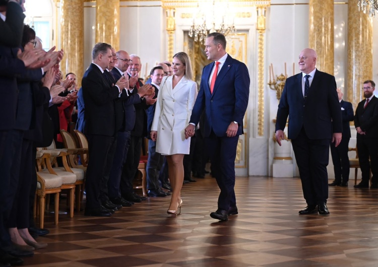 Karol Nawrocki odebrał zaświadczenie PKW Karol Nawrocki odebrał uchwałę PKW o wyborze na prezydenta RP. Towarzyszył mu Piotr Duda
