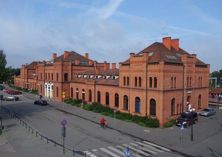 Dworzec kolejowy w Skierniewicach Bunt mieszkańców Skierniewic. Nie chcą powstania Centrum Integracji Cudzoziemców