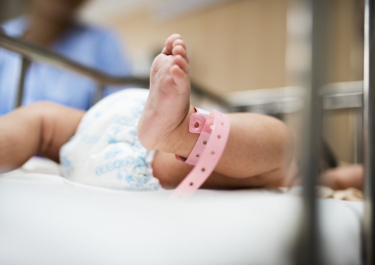 noworodek Ostatnia porodówka w Bieszczadach zniknie 1 lipca. Szpital ratował się pożyczkami z parabanków