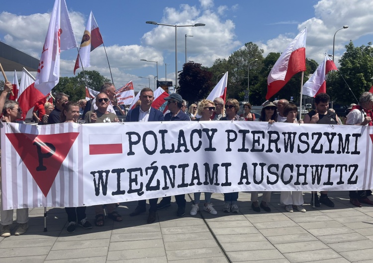 Marsz Pamięci w Oświęcimiu W Oświęcimiu rozpoczął się Marsz Pamięci. 85. rocznica I Transportu do Auschwitz