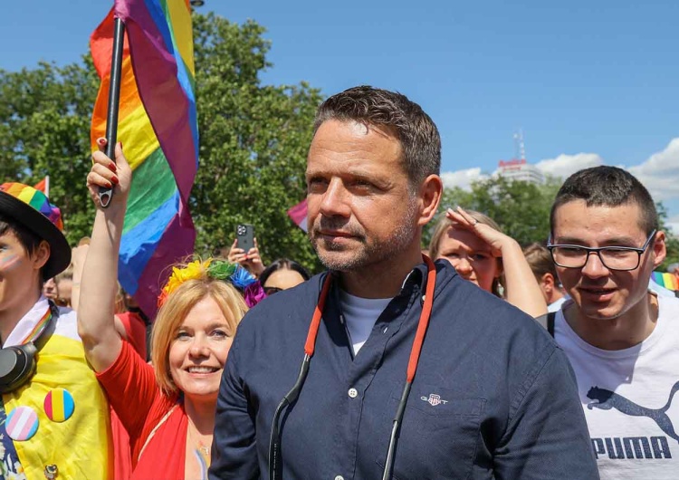 Trzaskowski pojawił się Paradzie Równości w Warszawie Trzaskowski pojawił się Paradzie Równości: