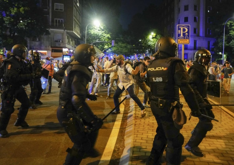 Hiszpanie protestują przeciwko rządom Pedro Sancheza Protesty w Hiszpanii. Obywatele sprzeciwiają się rządom Sancheza