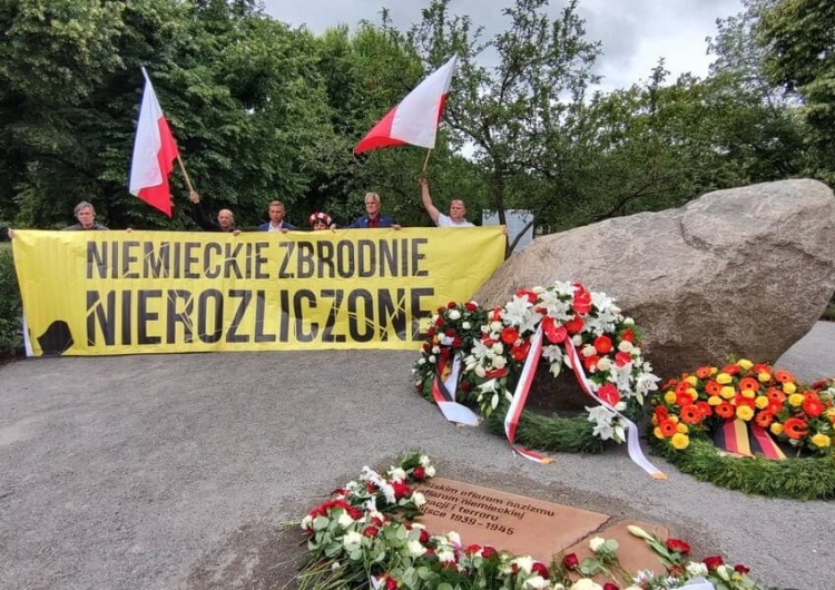 Protest Polaków podczas odsłonięcia