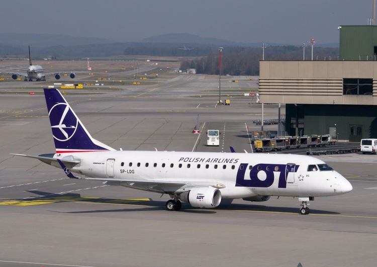 Samolot LOT, zdjęcie poglądowe Embraer obiecuje uruchomienie linii produkcyjnej w Polsce, ale LOT i tak ma wybrać niemiecko-francuskiego Airbusa