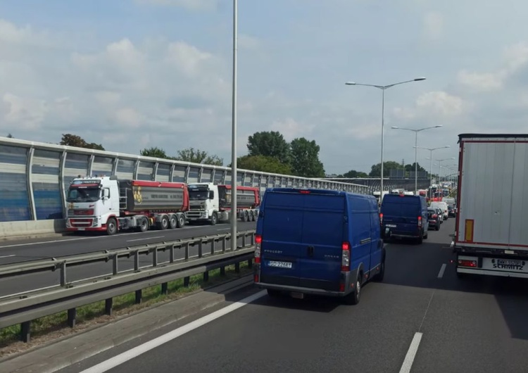 karambol S8 Kluczowa trasa na Poznań całkowicie zablokowana. Karambol na S8