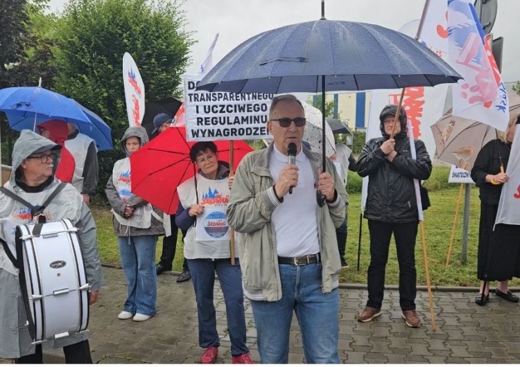 Pikieta dolnośląskiej Solidarności przed zakładem Eto Magnetic we Wrocławiu