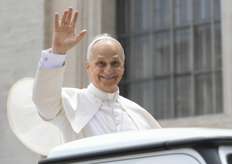 Leon XIV Papież obchodzi dziś 43. rocznicę święceń. Co przedstawiał jego obrazek prymicyjny?