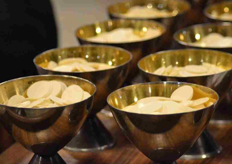 Boże Ciało (zdj. ilustracyjne) Boże Ciało na Wawelu. Bp Zając: Eucharystia karmi nas odrobiną chleba i daje moc