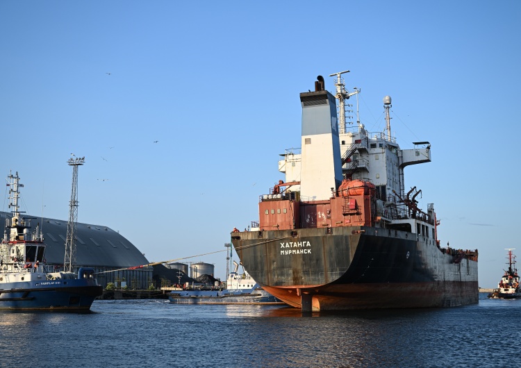 Khatanga w Porcie Gdynia „Khatanga” odholowana. Rosyjski wrak po 8 latach zniknął z Portu Gdynia