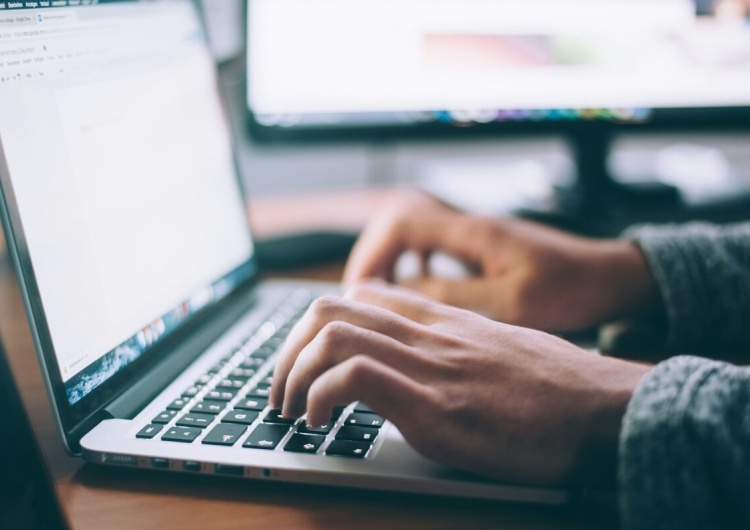 Komputer, zdjęcie podglądowe Tam gdzie kończy się internet