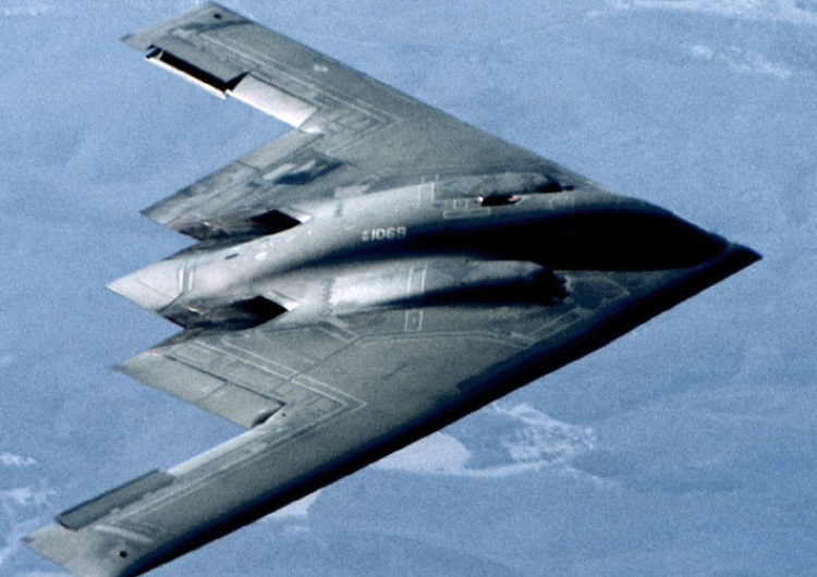 Bombowiec B-2 - 82-1069 Amerykańskie bombowce B-2 opuściły USA