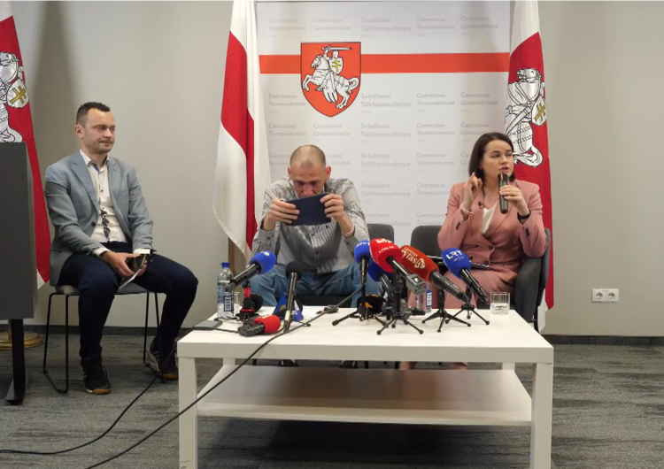 Konferencja Siarhieja Cichanouskiego Tak wyglądała konferencja Siarhieja Cichanouskiego po uwolnieniu przez Łukaszenkę