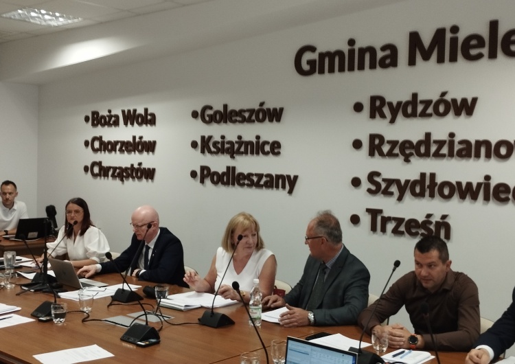 Posiedzenie Rady Gminy Mielec Rada Gminy Mielec apeluje ws. unieważnienia postępowania na Black Hawki