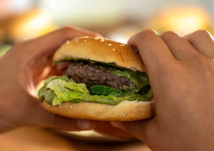 Hamburger Znana sieć zamyka restauracje w Danii. Ujawniono rażące praktyki