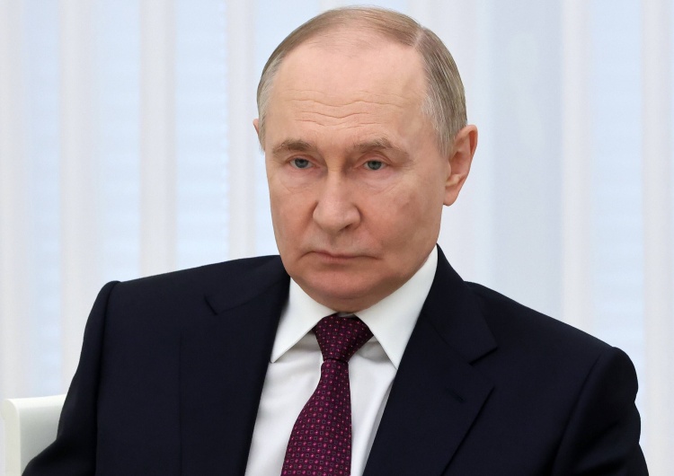 Władimir Putin Putin wieszczy upadek Zachodu: „Sami wkrótce zdechną”