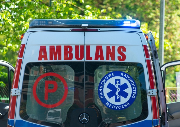Ambulans, zdjęcie poglądowe Znany polski komik trafił do szpitala