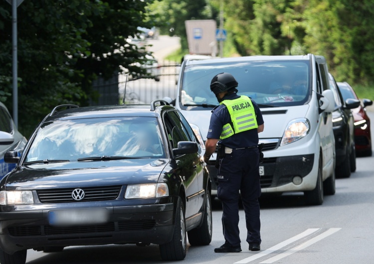 Stara Wieś. Obława za sprawcą strzelaniny Zabójstwo w Małopolsce. Policja przeczesuje lasy i domy; sprawca nadal na wolności