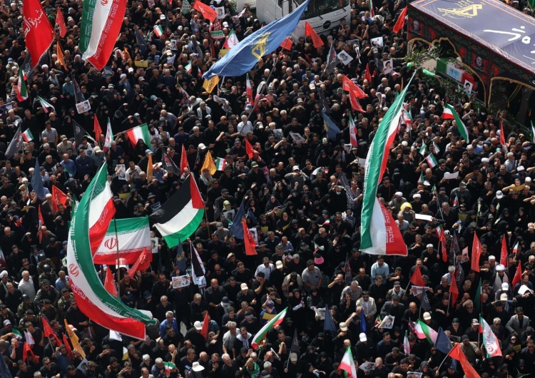 Uroczystość pogrzebowa irańskich przywódców IRGC w Teheranie Teheran nie zrezygnuje ze wzbogacania uranu? Jest komunikat ambasadora Iranu