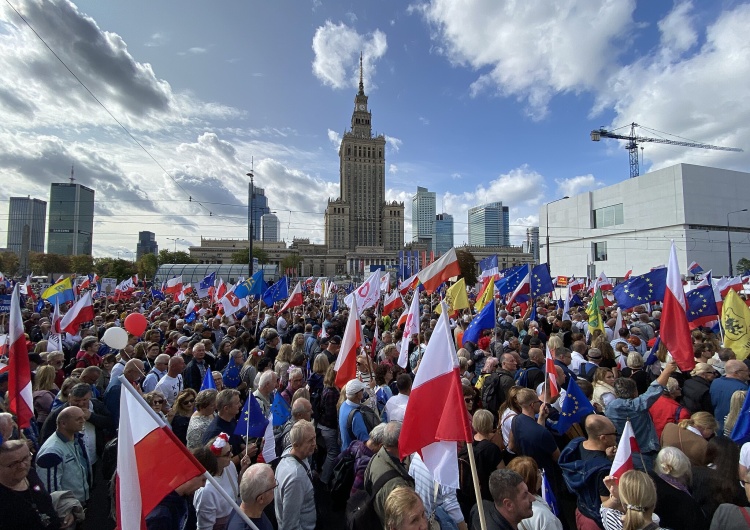 Marsz Miliona Serc w Warszawie Kraj nieszczęśliwych radykałów. Staniszewski: Polska dzieli się na dwie części
