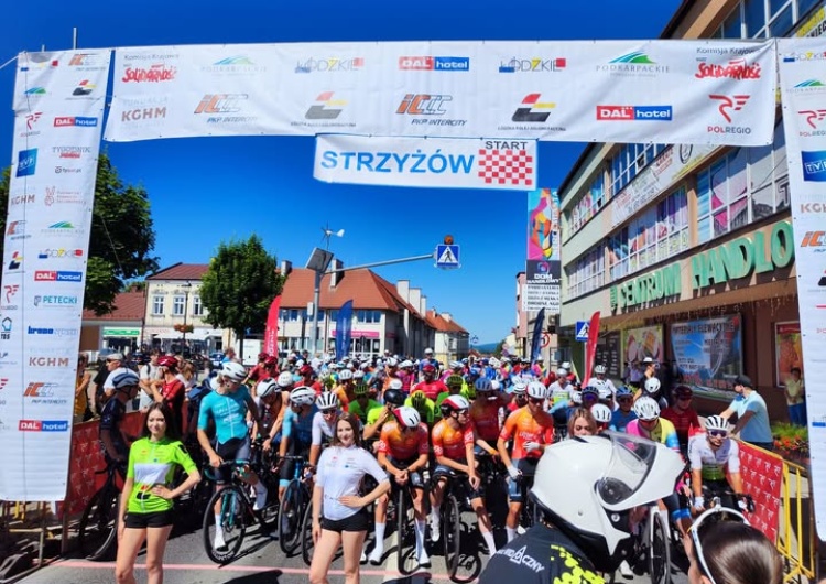 Start pierwszego etapu 36. Międzynarodowego Wyścigu Kolarskiego Solidarności i Olimpijczyków w Strzyżowie Ruszyli! Po raz 36. wystartował Międzynarodowy Wyścig Kolarski Solidarności i Olimpijczyków