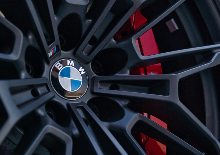 Koło BMW Qczaj dopiero co zrobił prawo jazdy: 