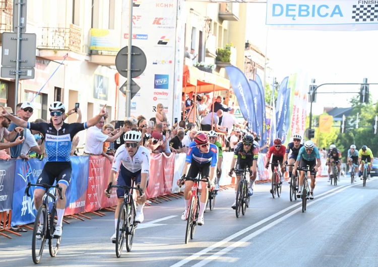 Meta trzeciego etapu 36. MWKSiO  Joppe Heremans zwycięzcą królewskiego etapu 36. Wyścigu Solidarności i Olimpijczyków